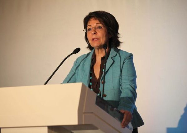 Μαρία Δαμανάκη: «Οι εξορύξεις δεν είναι λύση – αλλά η Ελλάδα δεν μπορεί να μείνει εκτός γεωπολιτικού παιχνιδιού»