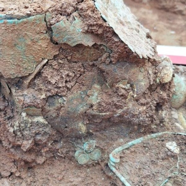 Η αρχόντισσα με το ανεστραμμένο διάδημα – Εντυπωσιακό νεκροταφείο αρχαϊκών χρόνων στη&hellip;