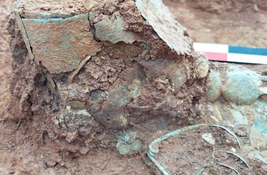 Η αρχόντισσα με το ανεστραμμένο διάδημα – Εντυπωσιακό νεκροταφείο αρχαϊκών χρόνων στη&hellip;