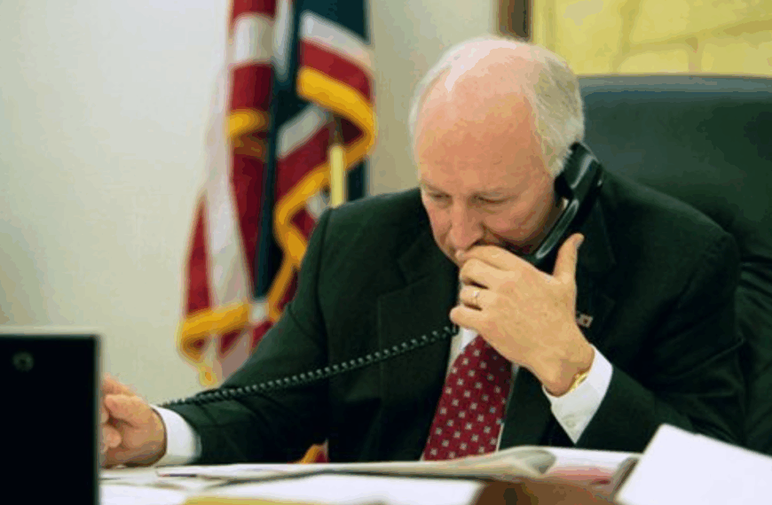 Ντικ Τσέινι: Ο σκιώδης πρόεδρος που ενσάρκωσε το σκοτεινό πρόσωπο της αμερικανικής εξουσίας