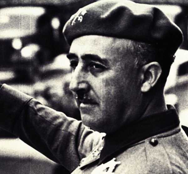 Ισπανία: Πενήντα Χρόνια Μετά – Το Φάντασμα του Φράνκο και η Νέα&hellip;