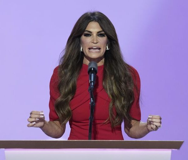 Κίμπερλι Γκίλφοϊλ: Η νέα πρέσβης των ΗΠΑ φτάνει στην Αθήνα με μήνυμα&hellip;