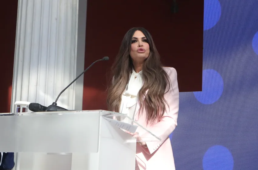 Κίμπερλι Γκίλφοϊλ: Η πρώτη τηλεοπτική συνέντευξη της νέας Αμερικανίδας πρέσβειρας και το αποτύπωμα…