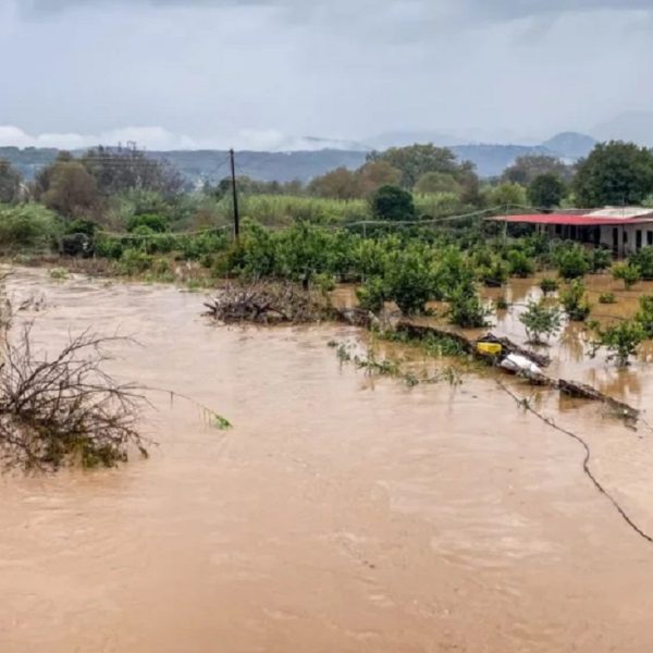 Κακοκαιρία χωρίς τέλος στη δυτική Ελλάδα με πλημμύρες, εγκλωβισμένους και τεράστιες καταστροφές