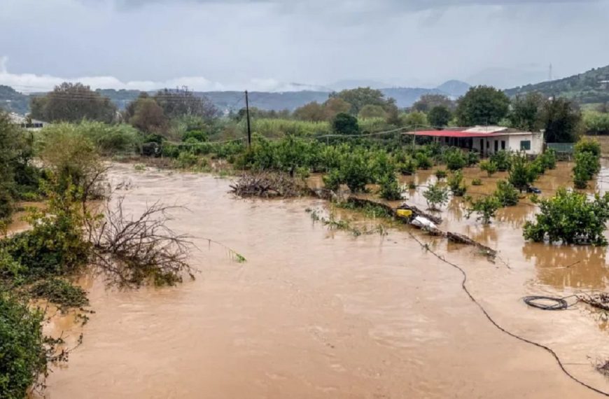 Κακοκαιρία χωρίς τέλος στη δυτική Ελλάδα με πλημμύρες, εγκλωβισμένους και τεράστιες καταστροφές