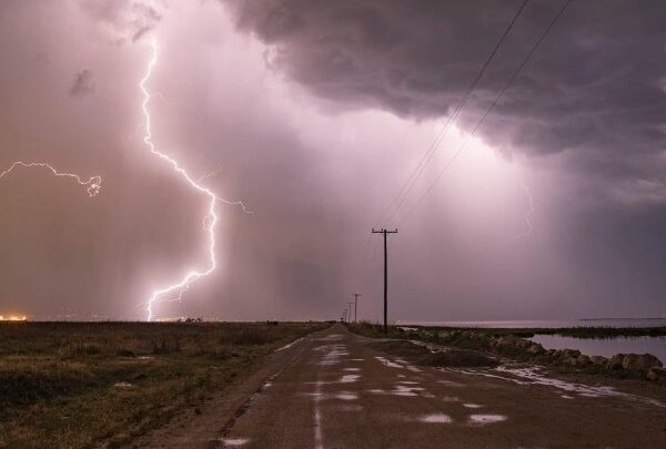 Ισχυρή κακοκαιρία: Κόκκινος συναγερμός σε 8 περιφέρειες