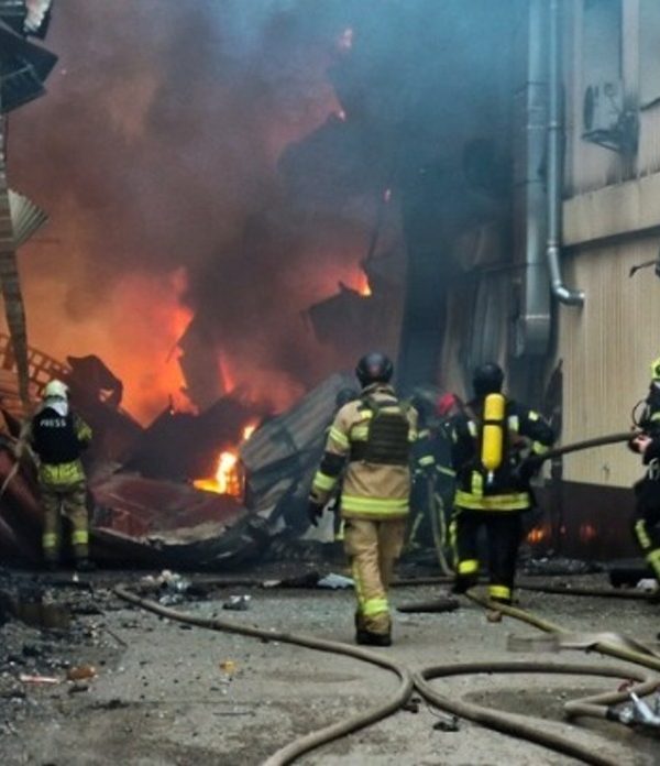 Μαίνεται ο πόλεμος στην Ουκρανία: Μαζικές επιδρομές, νεκροί και νέος μυστική διπλωματία στο Άμπου Ντάμπι