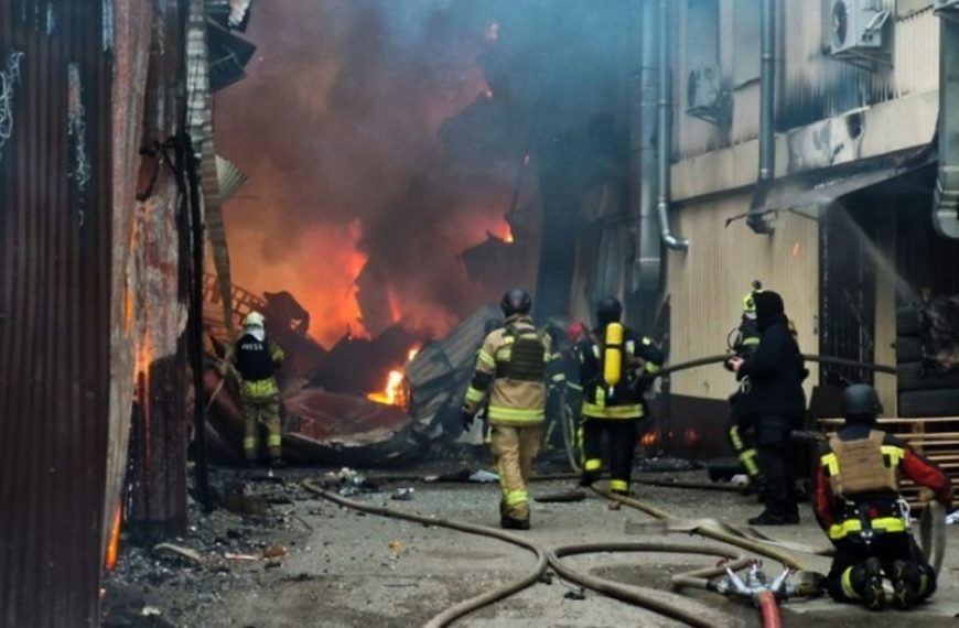 Μαίνεται ο πόλεμος στην Ουκρανία: Μαζικές επιδρομές, νεκροί και νέος μυστική διπλωματία&hellip;