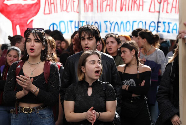 Πανεκπαιδευτικό συλλαλητήριο στα Προπύλαια αύριο για κενά, διορισμούς και αυξήσεις