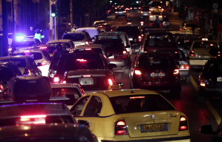 Ασφυξία στους δρόμους της Αθήνας: Κυκλοφοριακό χάος ενόψει του 42ου Αυθεντικού Μαραθωνίου