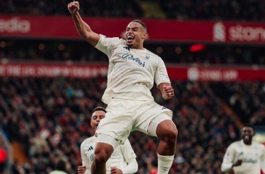 Στον… γκρεμό η Λίβερπουλ μετά τη συντριβή από τη Νότιγχαμ στο «Άνφιλντ»