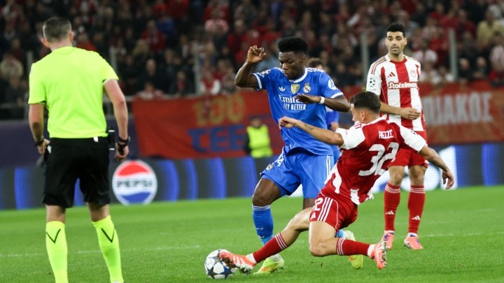 Ηρωική μάχη αλλά ήττα για τον Ολυμπιακό σε ένα χορταστικό 3-4 με τη Ρεάλ Μαδρίτης