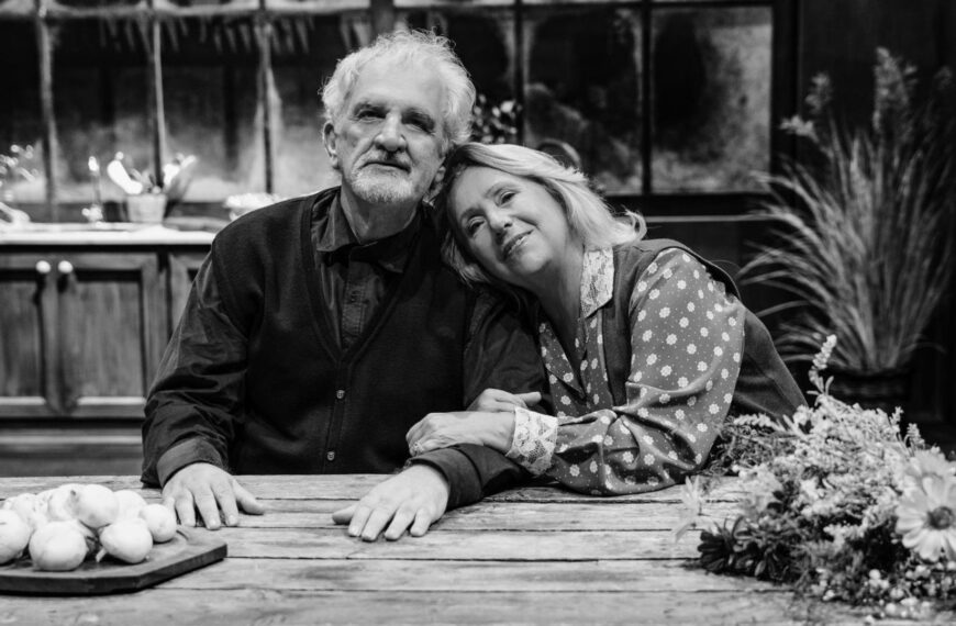 «Πριν Ανοίξουμε Φτερά»: Μια συγκινητική θεατρική εμπειρία με τον Δημήτρη Καταλειφό στο Ίδρυμα Μιχάλης Κακογιάννης