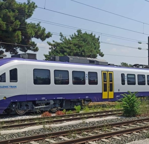 Ρεπορτάζ / Νέος προαστιακός Θεσσαλονίκης-Σίνδου: Πρεμιέρα με υποσχέσεις και προβλήματα