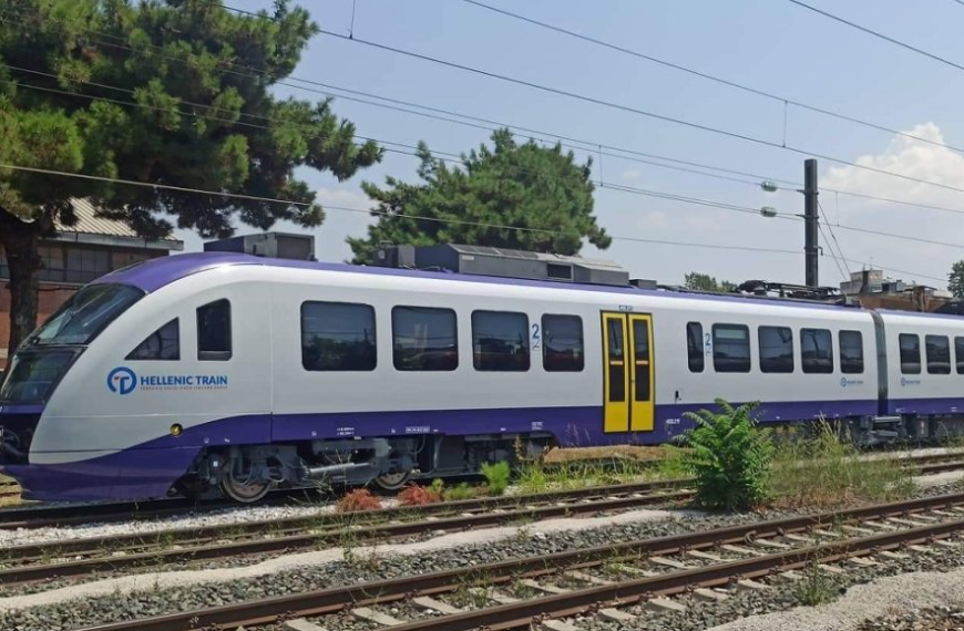 Ρεπορτάζ / Νέος προαστιακός Θεσσαλονίκης-Σίνδου: Πρεμιέρα με υποσχέσεις και προβλήματα