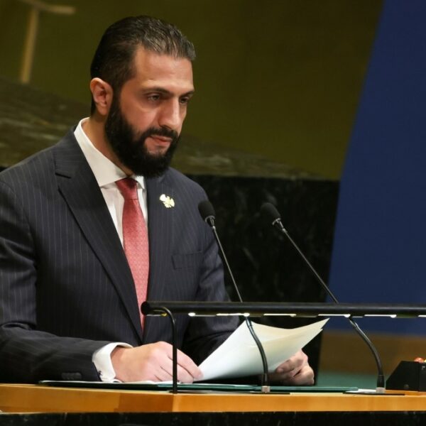 Από το τζιχάντ στα σαλόνια του Λευκού Οίκου: Η εντυπωσιακή μεταμόρφωση του&hellip;