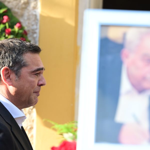 Αλέξης Τσίπρας στην κηδεία Φλαμπουράρη: Αλέκο σήμερα είμαστε όλοι εδώ, και όσοι&hellip;