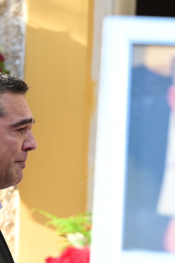 Αλέξης Τσίπρας στην κηδεία Φλαμπουράρη: Αλέκο σήμερα είμαστε όλοι εδώ, και όσοι σε αγαπήσαμε και όσοι σε πληγώσαμε