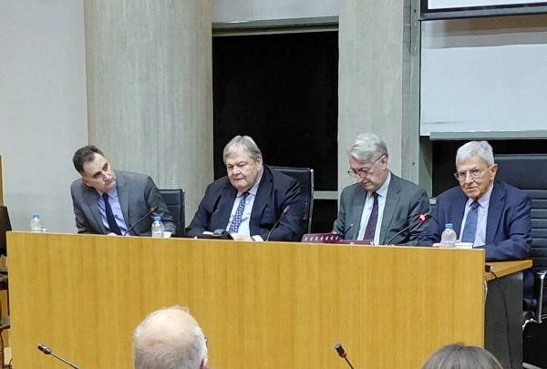 Ευάγγελος Βενιζέλος: «Η χώρα υπνοβατεί» – Τάσος Γιαννίτσης: «Δεν είμαι αισιόδοξος»