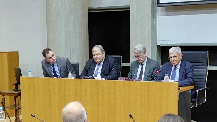 Ευάγγελος Βενιζέλος: «Η χώρα υπνοβατεί» – Τάσος Γιαννίτσης:…