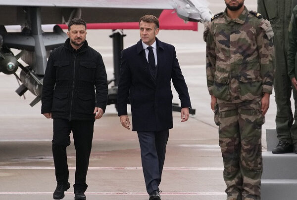 Μακρόν – Ζελένσκι υπέγραψαν «ιστορική» συμφωνία για 100 Rafale και νέα αμυντικά συστήματα