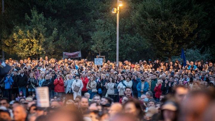 Διαδηλώσεις σε Τσεχία και Σλοβακία: Η Βελούδινη Επανάσταση στο επίκεντρο της πολιτικής κρίσης