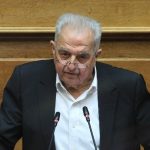 Έφυγε από τη ζωή ο Αλέκος Φλαμπουράρης, εμβληματική μορφή της Αριστεράς και πρώην Υπουργός Επικρατείας