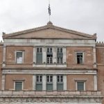 Προϋπολογισμός 2026: Στροφή στην ενίσχυση εισοδήματος και στη φορολογική ελάφρυνση για τη μεσαία τάξη