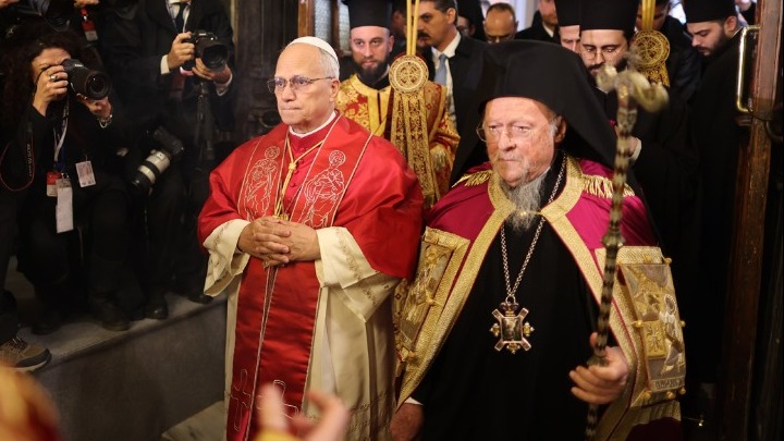 Ιστορική επίσκεψη του Πάπα Λέοντα ΙΔ’ στο Οικουμενικό Πατριαρχείο – Υπογραφή Κοινής Διακήρυξης