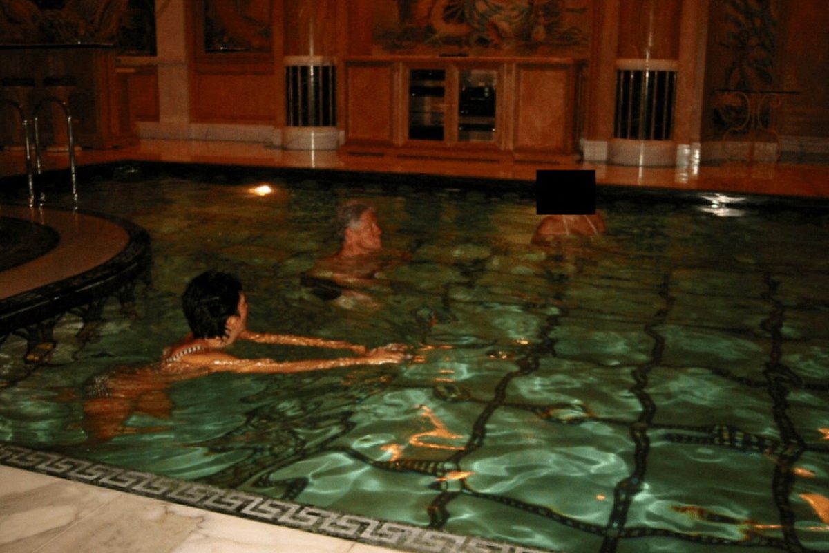 Υπόθεση Τζέφρι Έπστιν: Μαζική δημοσιοποίηση εγγράφων, φωτογραφίες με διασημότητες και το βρώμικο «δίκτυο&hellip;