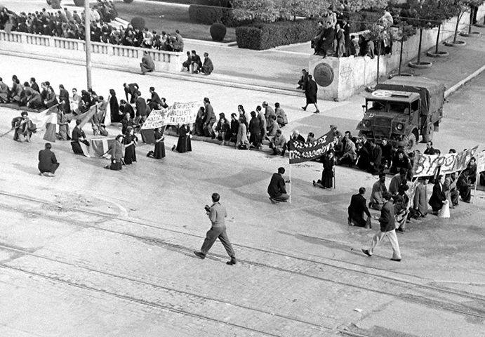 Οι φωτορεπόρτερς ως μάρτυρες της ιστορίας: Το βλέμμα του Ντμίτρι Κέσελ στο Δεκέμβρη του ’44