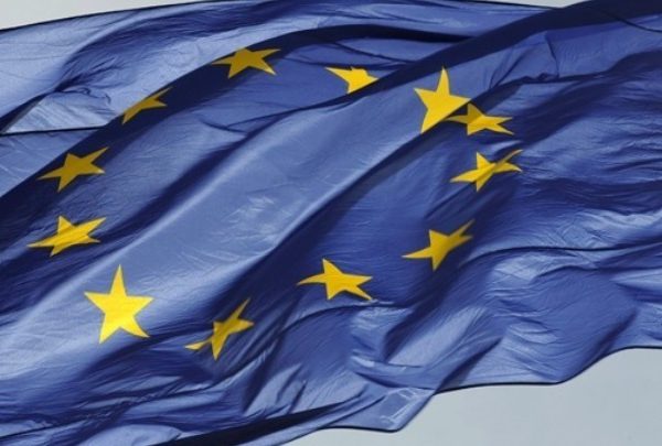 Dominique Moisi / Η Ευρώπη έχει να πολεμήσει σε δύο μέτωπα