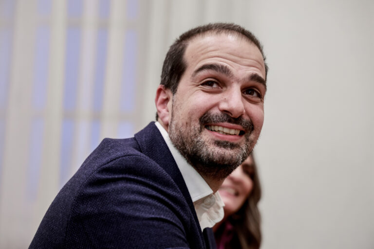 Ο Γαβριήλ Σακελλαρίδης «σπάει» τη σιωπή: Γιατί απορρίπτει την πρόταση Τσίπρα και πώς&hellip;