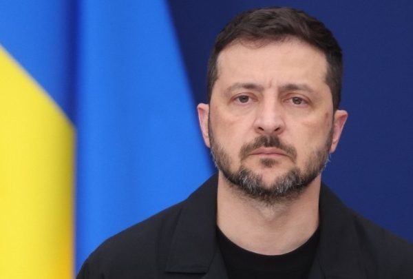 Ζελένσκι: Έτοιμος να θέσει σε δημοψήφισμα το σχέδιο Τραμπ αν υπάρξει κατάπαυση&hellip;