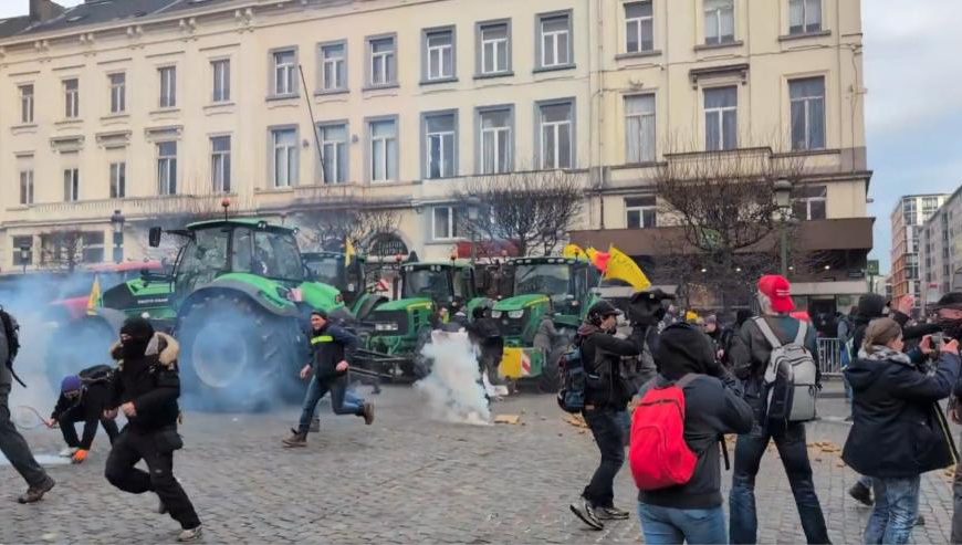 «Στα κάγκελα» οι ευρωπαίοι αγρότες για τις περικοπές πόρων, την Mercosur και&hellip;