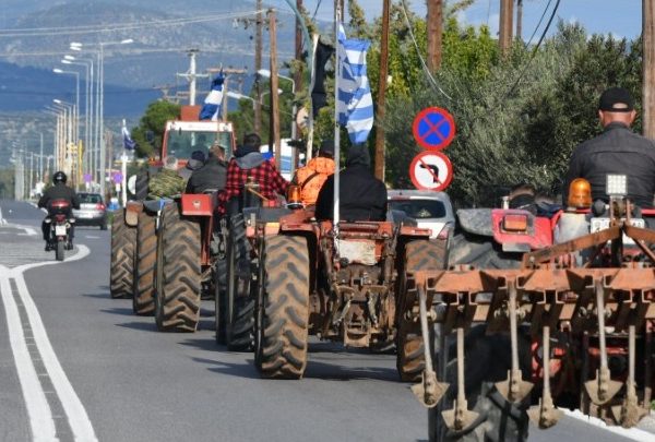 Αγροτικά μπλόκα σε όλη τη χώρα: Κλειστή η εθνική οδός στη Νίκαια,&hellip;