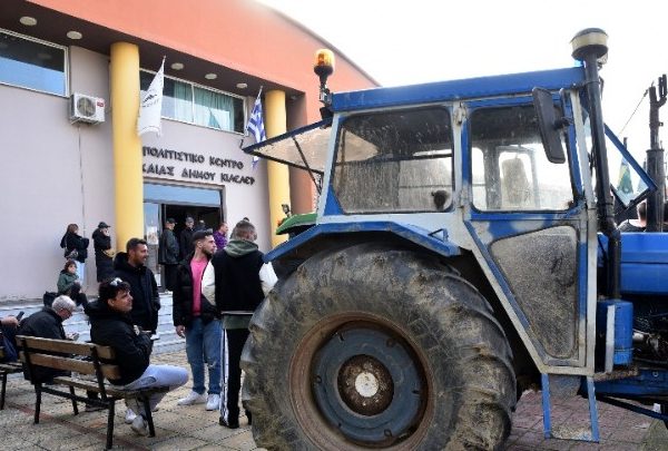 Αγρότες: Κλιμακώνουν τις κινητοποιήσεις και απορρίπτουν τη συνάντηση με τον πρωθυπουργό