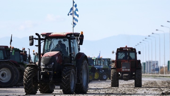 Ένταση στα Πράσινα Φανάρια καθώς κλιμακώνονται οι αγροτικές…