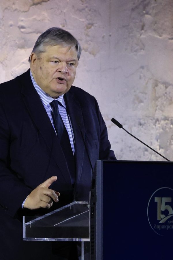 Ευάγγελος Βενιζέλος στα 15 χρόνια της «Δημοκρατίας»: Αναγκαιότητα συνεργασιών και ισχυρών θεσμών