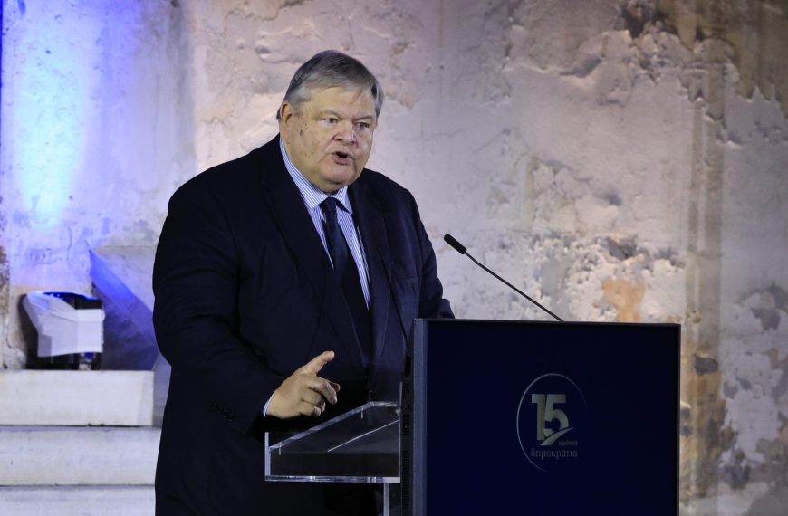 Ευάγγελος Βενιζέλος στα 15 χρόνια της «Δημοκρατίας»: Αναγκαιότητα συνεργασιών και ισχυρών θεσμών