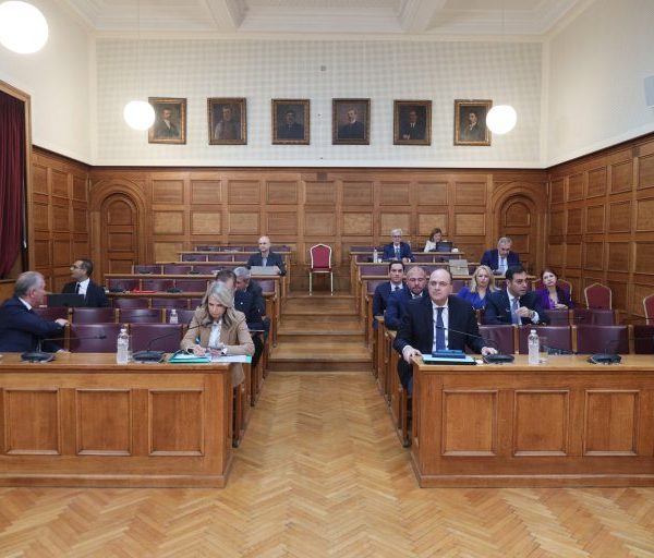 Σφοδρή αντίδραση ΣΥΡΙΖΑ-ΠΣ για το «μαύρο» στις ζωντανές μεταδόσεις των εξεταστικών