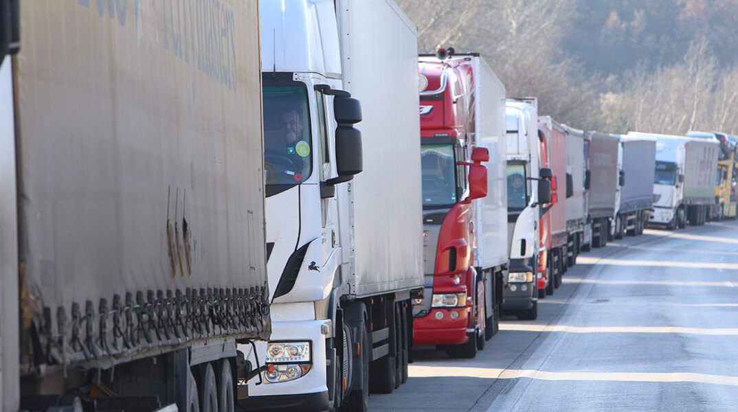 «Χειρόφρενο» από την Κυριακή και οι αυτοκινητιστές: Επ’ αόριστον κινητοποιήσεις λίγο πριν τα Χριστούγεννα