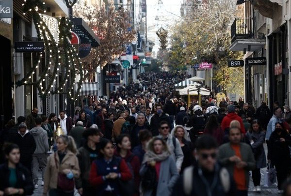 Ξεκίνησε από σήμερα το εορταστικό ωράριο – Ποιες Κυριακές θα είναι ανοικτά τα καταστήματα