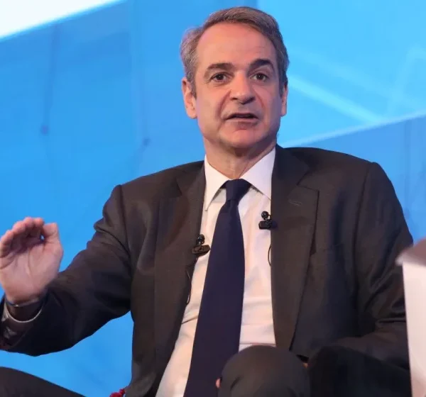 Μητσοτάκης για αγροτικές κινητοποιήσεις: Η πόρτα του διαλόγου είναι ανοιχτή, αλλά «με τους δρόμους ανοιχτούς»