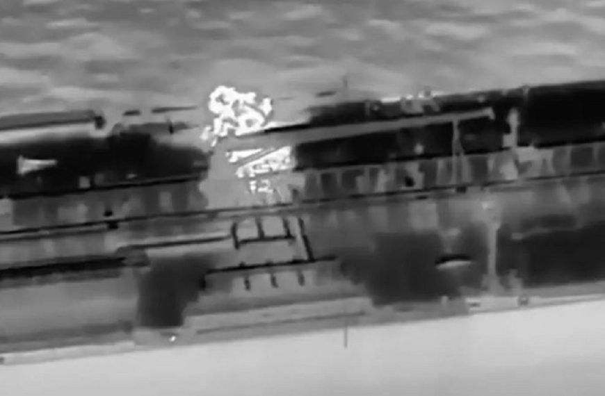 Ουκρανικό πλήγμα σε ρωσικό «σκιώδες» τάνκερ στη Μεσόγειο: Ανησυχία για κλιμάκωση εκτός&hellip;