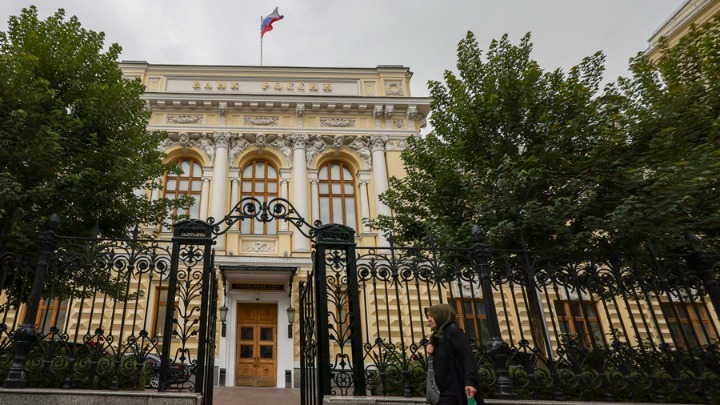 Η Ρωσική Κεντρική Τράπεζα στρέφεται δικαστικά κατά της Euroclear και καταγγέλλει την ΕΕ για «παράνομες» προτάσεις