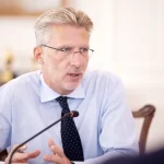 Σκέρτσος κατά Κωνσταντοπούλου: «Δεν ενδιαφέρεται για την αλήθεια, αλλά για τη λάσπη»