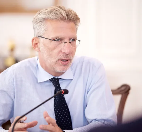 Σκέρτσος κατά Κωνσταντοπούλου: «Δεν ενδιαφέρεται για την αλήθεια, αλλά για τη λάσπη»