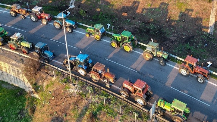 Οι αγρότες εντείνουν την πίεση ενόψει της πανελλαδικής σύσκεψης στη Νίκαια