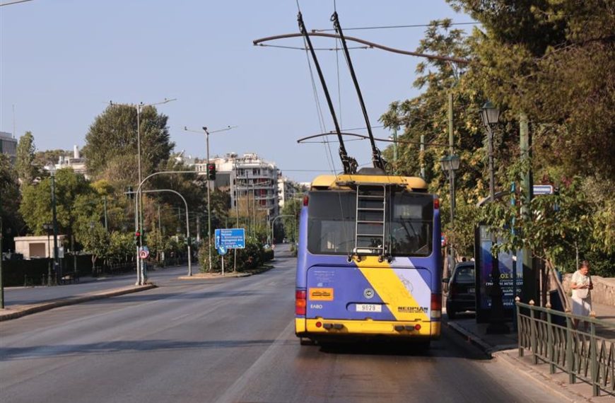 Τέλος εποχής: Ξεκίνησε από τον Πειραιά η αποξήλωση του δικτύου τρόλεϊ